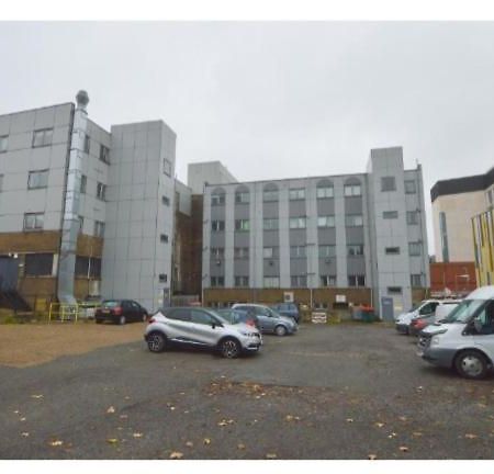 Spacious Modern Flat In Luton Town Centre Exterior photo