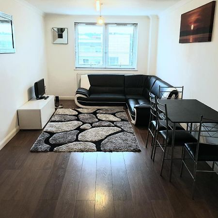 Spacious Modern Flat In Luton Town Centre Exterior photo
