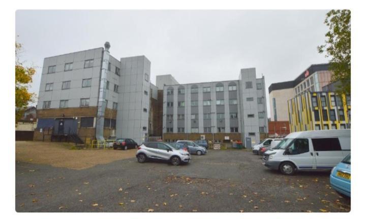 Spacious Modern Flat In Luton Town Centre Exterior photo